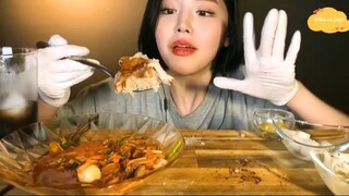 Gà quay, ốc ngọt xào mì sợi, củ cải ăn kèm 1 #amthuc