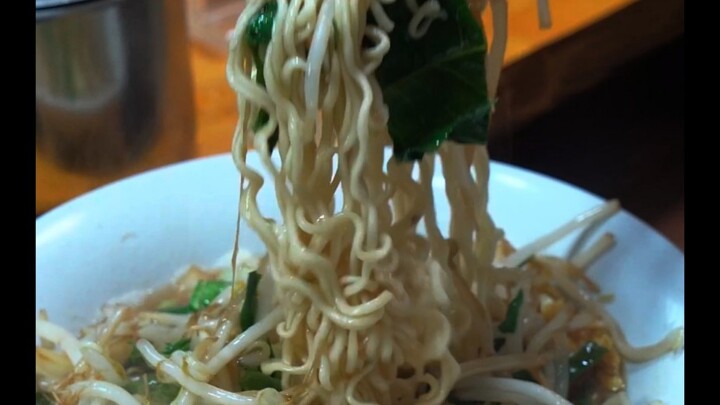 Lương tháng 2500 thì nên ăn mì gói nào?