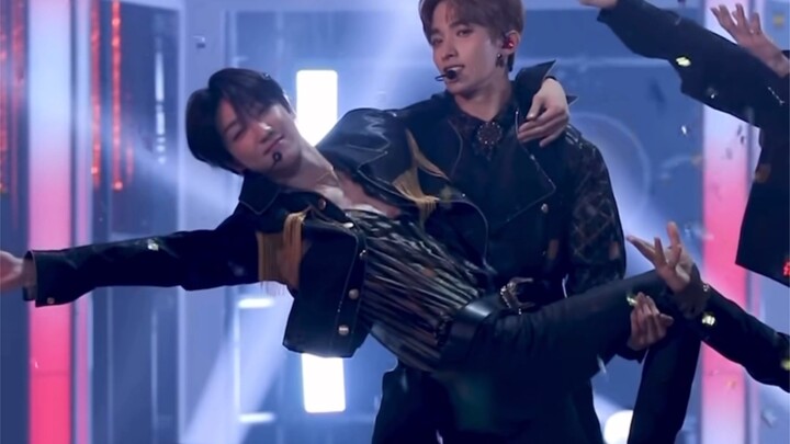 【SEVENTEEN】ความเป็นจริงพิสูจน์แล้วว่าตำแหน่งเซ็นเตอร์นั้นดีจริงๆ ไม่ร้อนเท้าเลย!