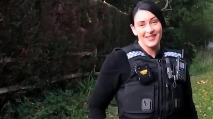 A cute female police officer checked in on me—now I think I’ve fallen for her.