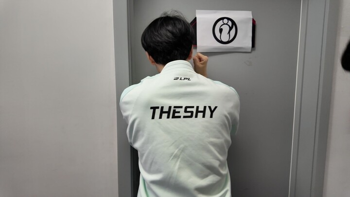 [Extreme Human Daily Life Vol. 20] Open the door—I’m TheShy!