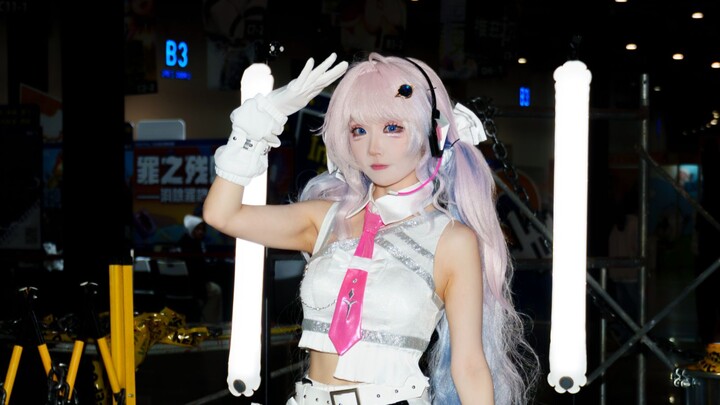 Nanchang · 2nd NJOY Anime and Game Expo: Candid Footage of Xuechou’s Sleepy Stage Performance