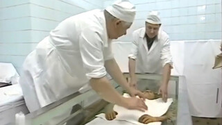 A true image of Lenin's body being preserved in 1995, with only 10% of his body tissue remaining