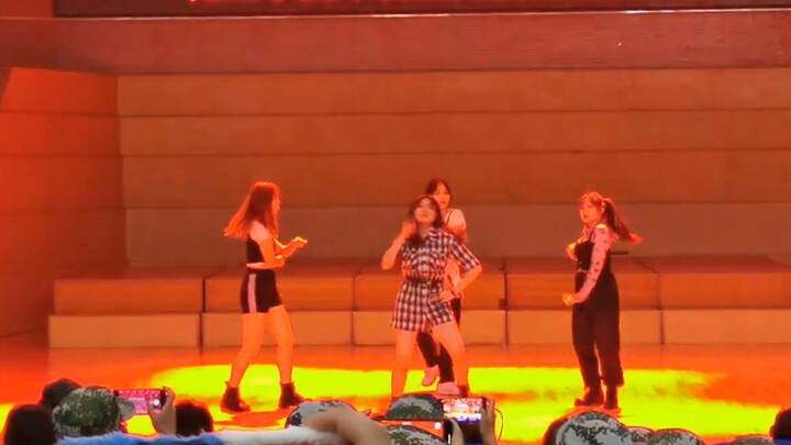 [Câu lạc bộ khiêu vũ DT Học viện Công nghệ Hồ Nam] Buổi biểu diễn an ủi và tiệc chào mừng huấn luyện