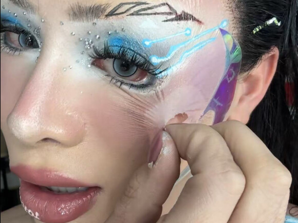 Challenge: AI Teaches Me Makeup - Episode 3! (Drawing as AI