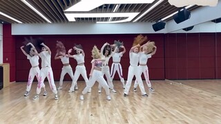 Mari kita lihat dance break Twice terlengkap di Internet! Saya harus memuji Momo atas kekuatannya! D