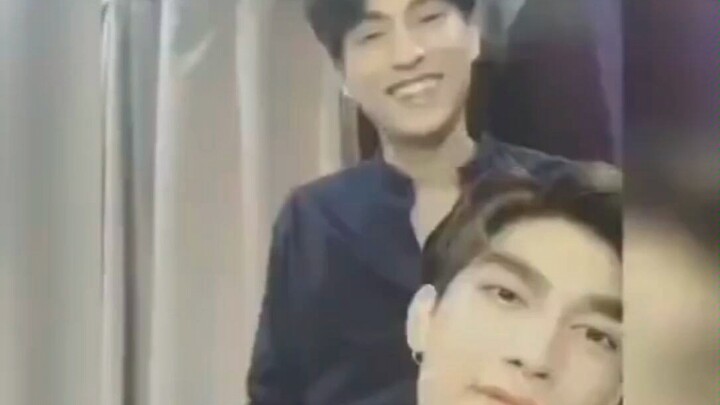 【mewgulf】Thích video này quá, y như đang khoe cô vợ nhỏ của mình với Wan Chai vậy!