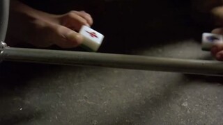 Pahlawan mahjong selalu menang sendiri. Si penipu tidak bisa mengganti kartu dengan kakinya. Lucu se