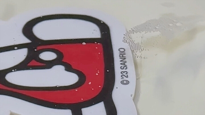 معجزة حقًا! عند إضافة الماء، تظهر فقاعات بالفعل.