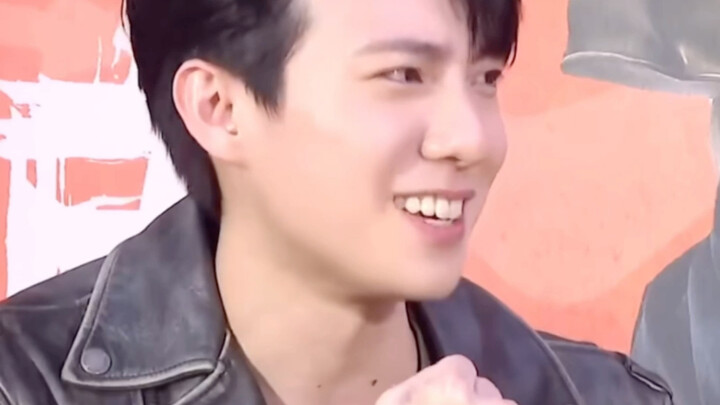 [Peng Qianyou] told Ma Hua, “If you’re going to a bar, you can invite me—guess he’s really wild in p