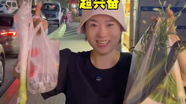 للمرة الأولى، الكوريون يصطحبون أمّهم إلى تشينغداو في شاندونغ لشراء المكوّنات وتناول لحم التشوزي!