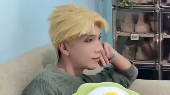 COSPLAY ANIME SAMBIL MARATON NONTON ANIME