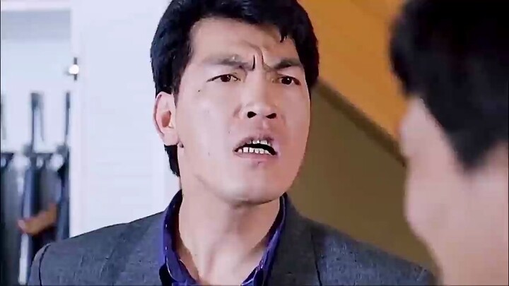 Dasha sells things to trick buyers, selling real guns for 30,000 and fake guns for 50,000