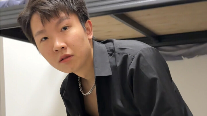 Orang yang Mengambil Barang di Kamar Tanpa Bertanya