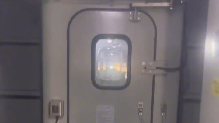 Saksikan pesona pintu otomatis sensor di dalam kokpit Lokomotif Shaanxi Coal!