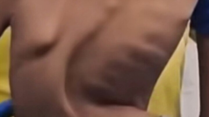 صوت الضربات مدوٍّ وقوي، يا له من صبي شديد الإرادة، هيا بنا!