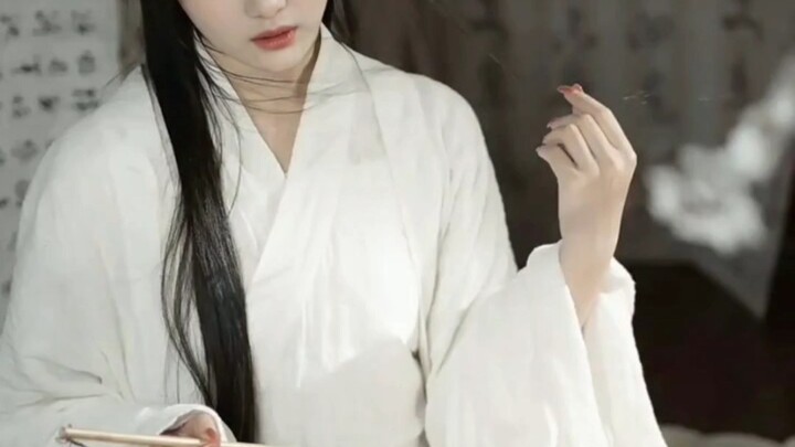 【Ning Yizhuo】Baru sadar setelah mengganti wajahnya bahwa dia sangat cocok dengan kostum tradisional,