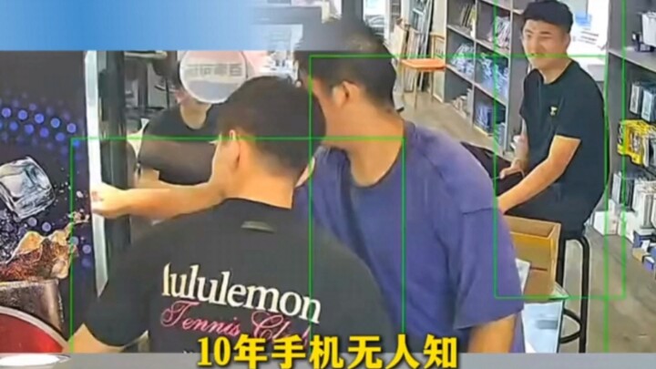 A netizen shared that a child with autism comes to his shop every day to pick up a drink.