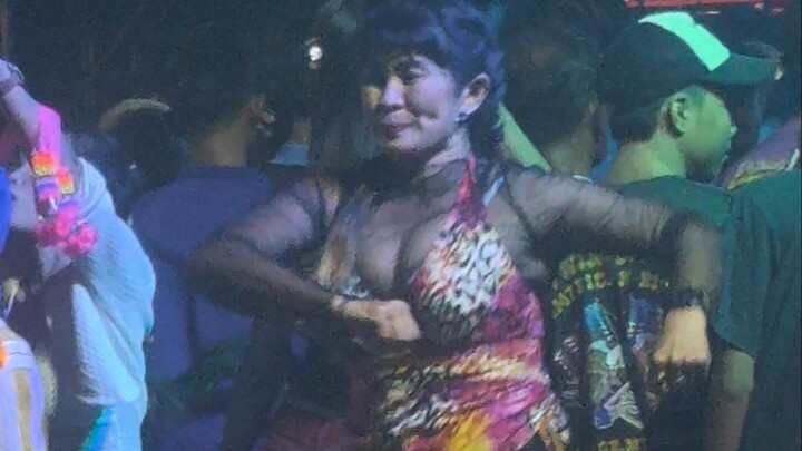 泰国庙会太嗨了！紫色蓬蓬裙小姐姐热舞 Thai Ramwong Temple Fair Dance