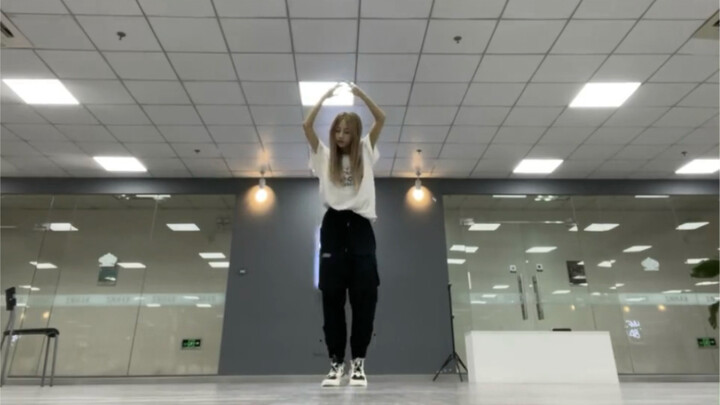 [Yuan Yiqi] Come check out this post-00s idol's cover dance of "Kick It"
