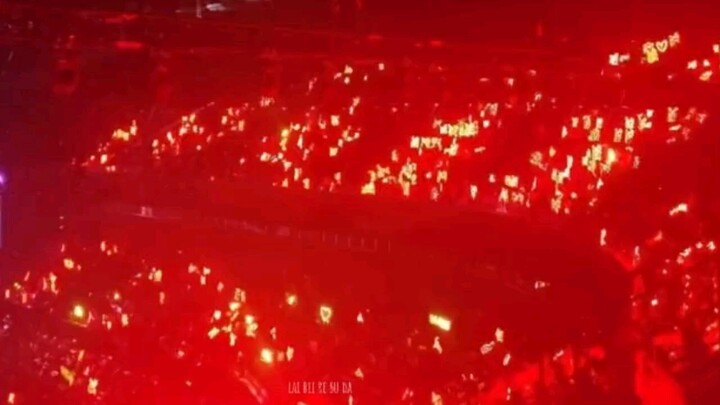 【Xiao Zhan】    Xiao Zhan di lautan merah! Aku mencintainya dengan penuh gebyar dan kegilaan!