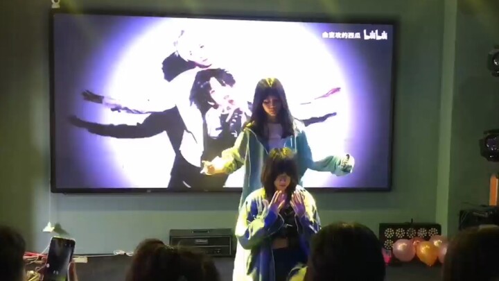 Cover of "LINK CLICK" ending song "overthink"