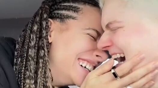 les| Pretends to kiss his girlfriend, but it turns out he just wants to sneak a bite of her chocolat