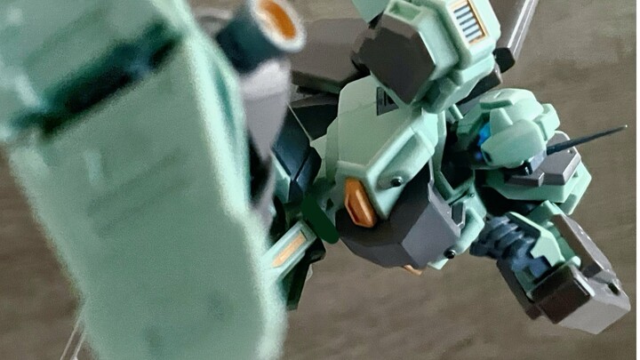 Londo Bell tidak hanya tampan - Captain Robot Soul Jegan memainkannya dengan sederhana