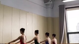 舞蹈艺考生课堂日常练习77