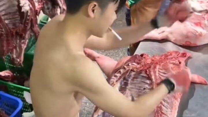 Para pekerja di sini jelas tidak berani membuat keributan