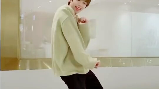 Amazing! Shotaro’s cover dance to Senior Yunho’s “Thank U”
