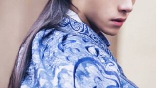 Isn’t he beautiful and miserable?! This is really a handsome man in ancient costume who is hindered 