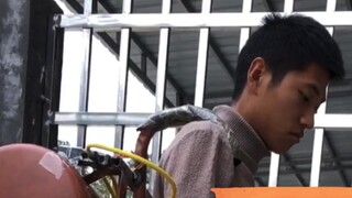 Phát minh điêu khắc cát cứng rắn: thiết bị hỗ trợ đi bộ cho bệnh nhân huyết khối não