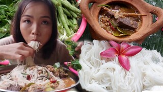 ข้าวปุ้นน้ำยาป่าปลาทูใส่เลือด ถาดใหญ่ๆผักหลายๆจุกๆ14/ส.ค/2020