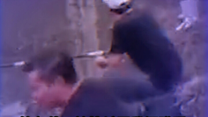 أختي! سارعي واسألي صاحب الصنارة المجاور ما هو نوع السمكة التي اصطادها للتو