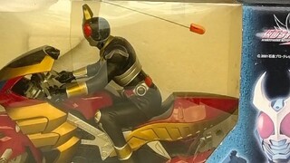 Kabuto fights Kuga fights Agito, but Kabuto...