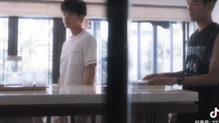 โอเค โอเค คุณยังรู้วิธีใส่กางเกงอยู่ คุณจริงใจมากและอยากให้เราตบก้นคุณ!