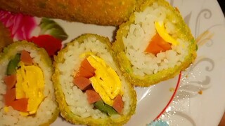 Làm Cơm Cuộn từ Bánh Tráng mà không cần Rông Biển