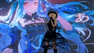 صعد كوز تشوهوا على المسرح وغنى "في عينيك الزرقاء" (10.3 Arknights فقط)