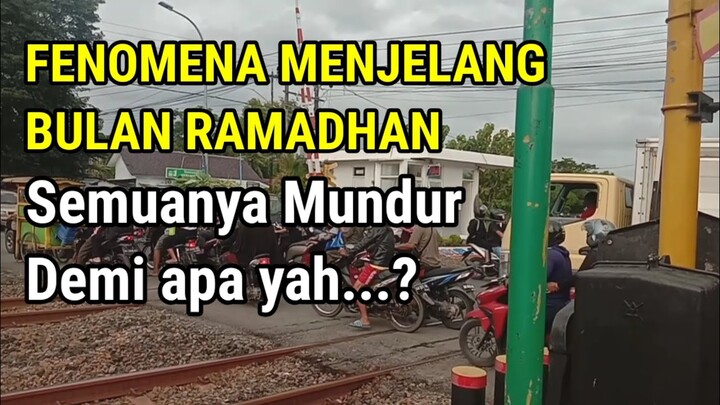 Di sini sepeda motor bisa jalan mundur.... lucu banget...