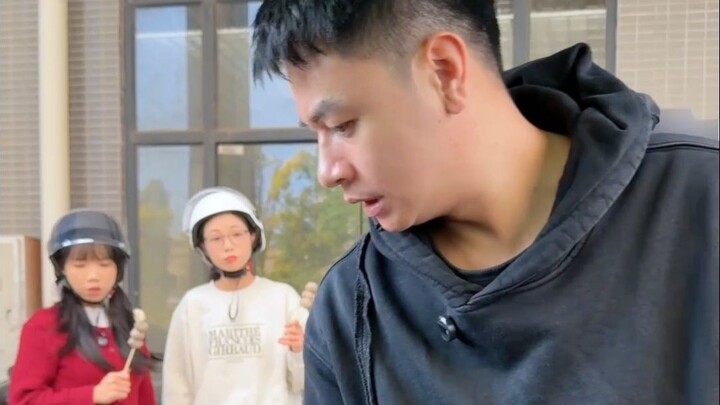 Begitu nanya dua kali, malah bilang kita mengganggu.