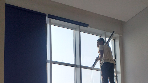 pemasagan roll blinds gorden kantor