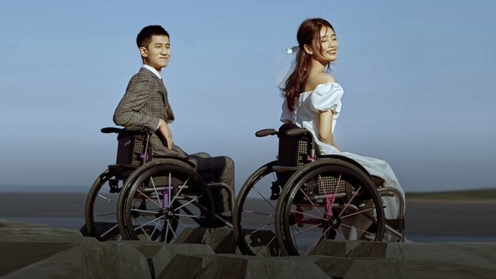 Post-90s wheelchair-bound couple road-trips across China with their one-year-old—so cool!