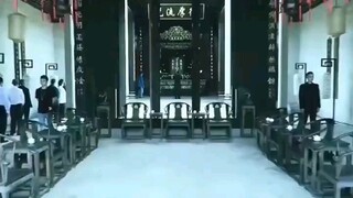 قرية تضم عشرين ألف شخص، ولا يوجد فيها أحد يعمل في الخارج، ومع ذلك يقود الجميع سيارات فاخرة ويعيشون ف