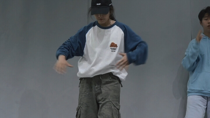 Lúc đầu khi xem video này, cô ấy và tôi vẫn là người xa lạ, giờ thì đã là vợ của tôi rồi, hehe.