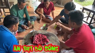Món cơm sáng với thịt bò sống của người Thái Lan