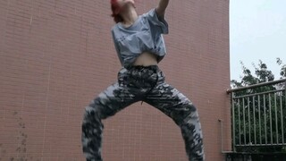纵享丝滑的街头男战士100℃翻跳