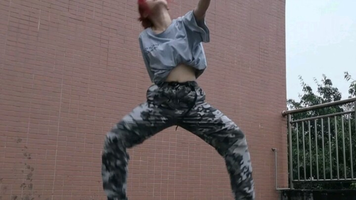 Enjoy the smooth street fighter 100℃ dance