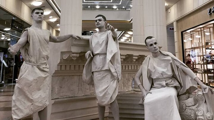 Don't touch the statues on the streets of Russia!
