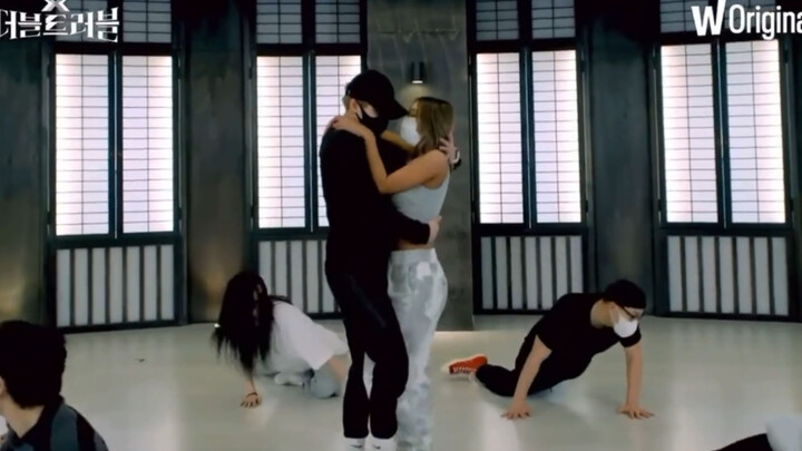 【金俊秀x孝琳】《成人礼》练习室版 全黑加持禁欲神秘气息